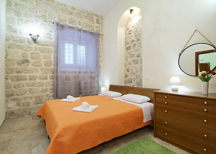 Nikola Appartement *