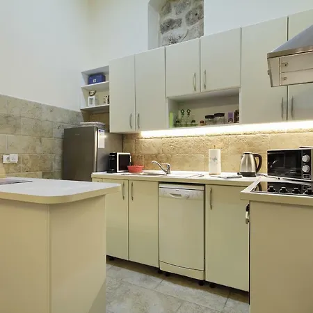Nikola Apartment *