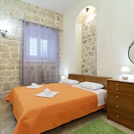 Nikola Apartment *