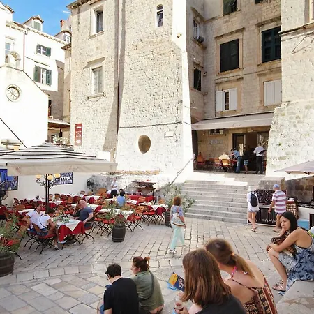 Nikola Apartamento *
